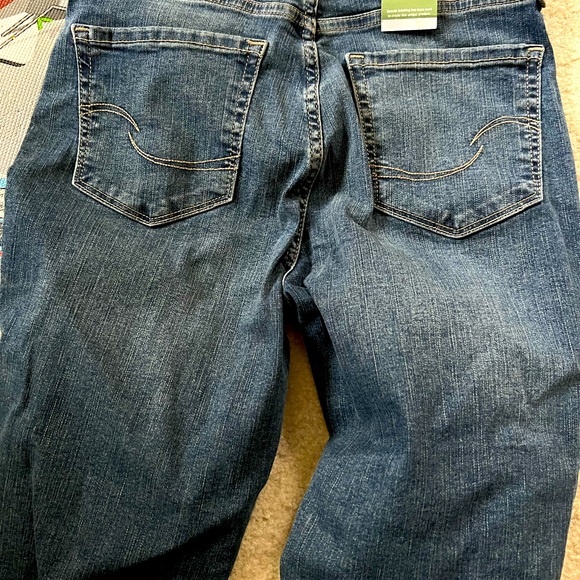 Jeans new with tags - Picture 3 of 3